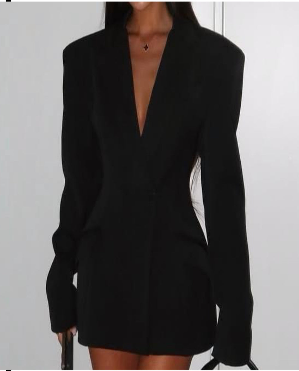 Robe Blazer Noire Oversize - Décolleté Plongeant et Ceinture
