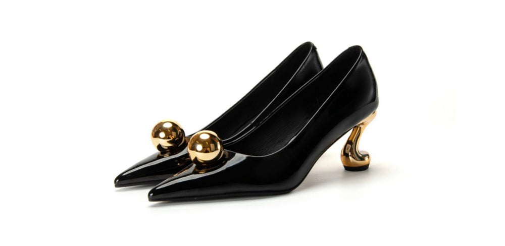 Escarpins "Sculpture Dorée" - Noir Vernis avec Talon & Sphère Doré